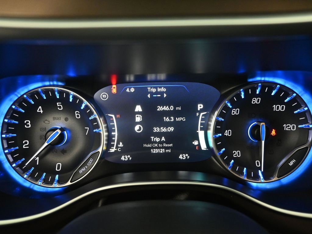 Used 2017 Chrysler Pacifica Touring-L Plus image 14