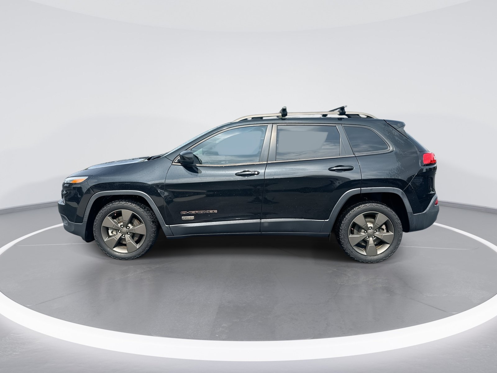 Used 2016 Jeep Cherokee 75th Anniversary FWD image 6