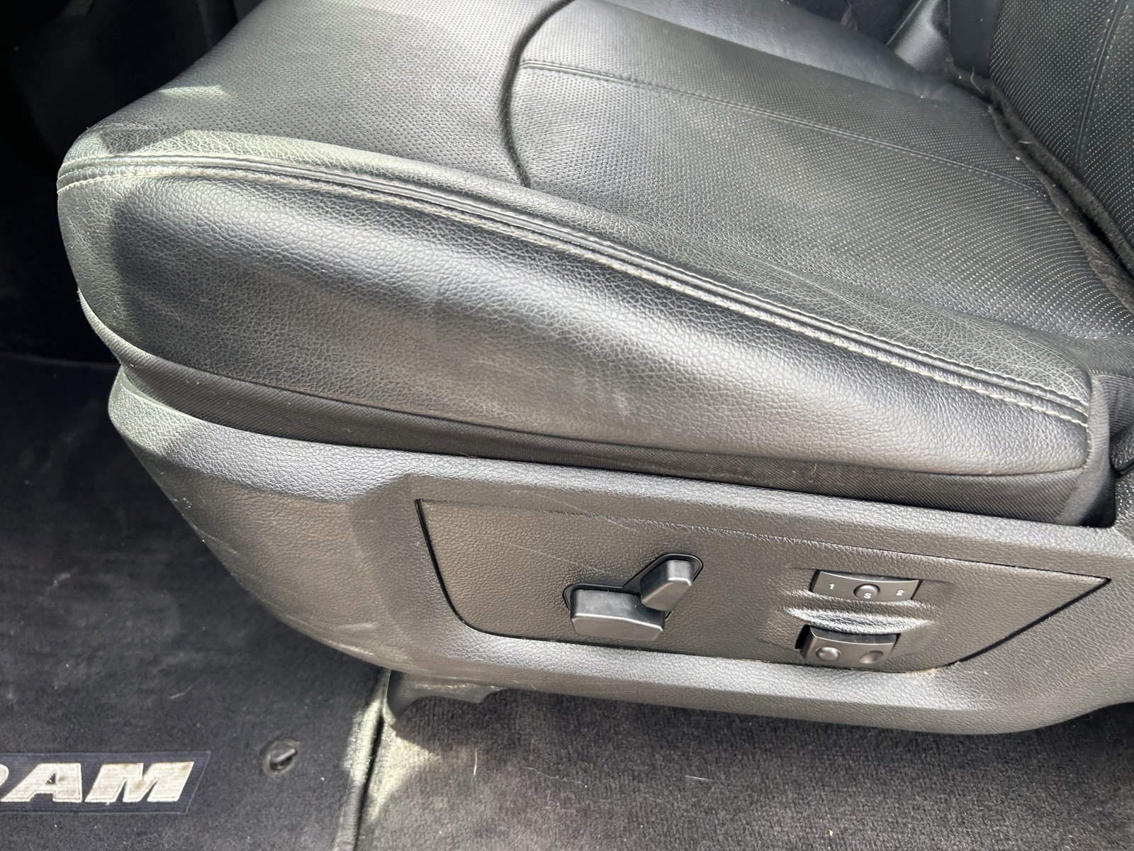 Used 2018 RAM 1500 Laramie w/ Convenience Group image 11