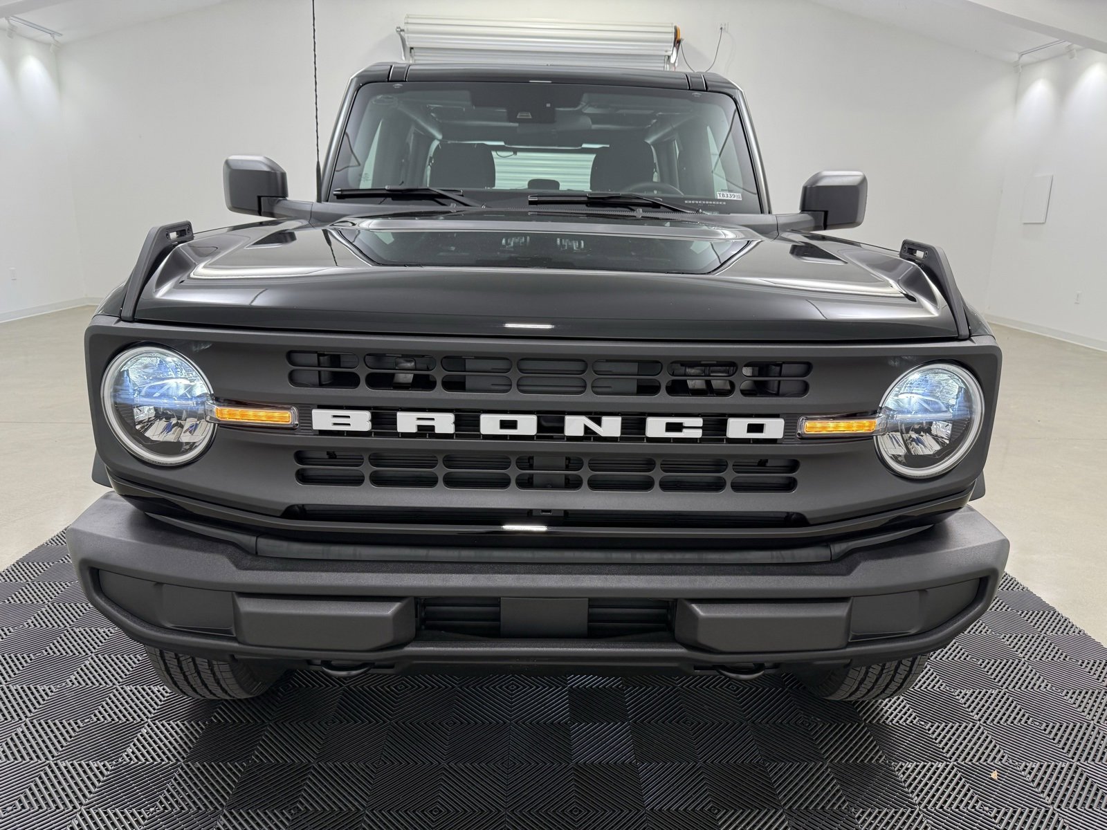 New 2025 Ford Bronco 4-Door image 2