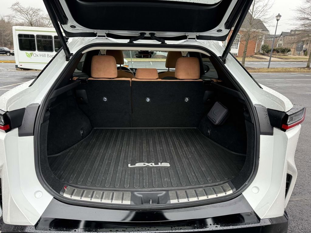 Used 2023 Lexus RZ 450e Premium w/ Accessory Package (2T) image 27