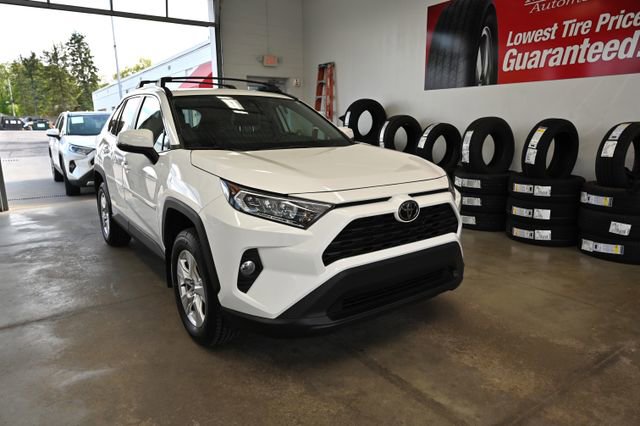 Used 2021 Toyota RAV4 XLE w/ Convenience Package AWD/4WD image 3