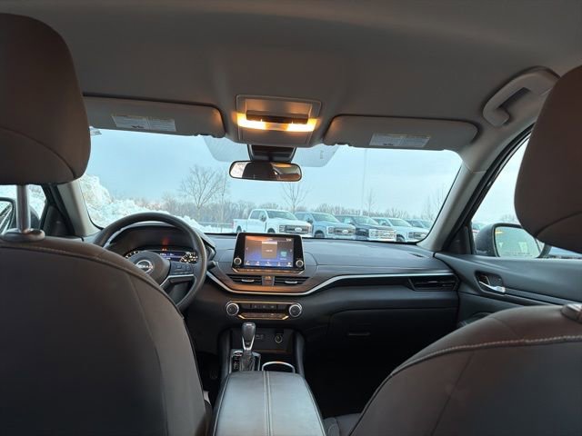 Used 2024 Nissan Altima 2.5 SV image 14