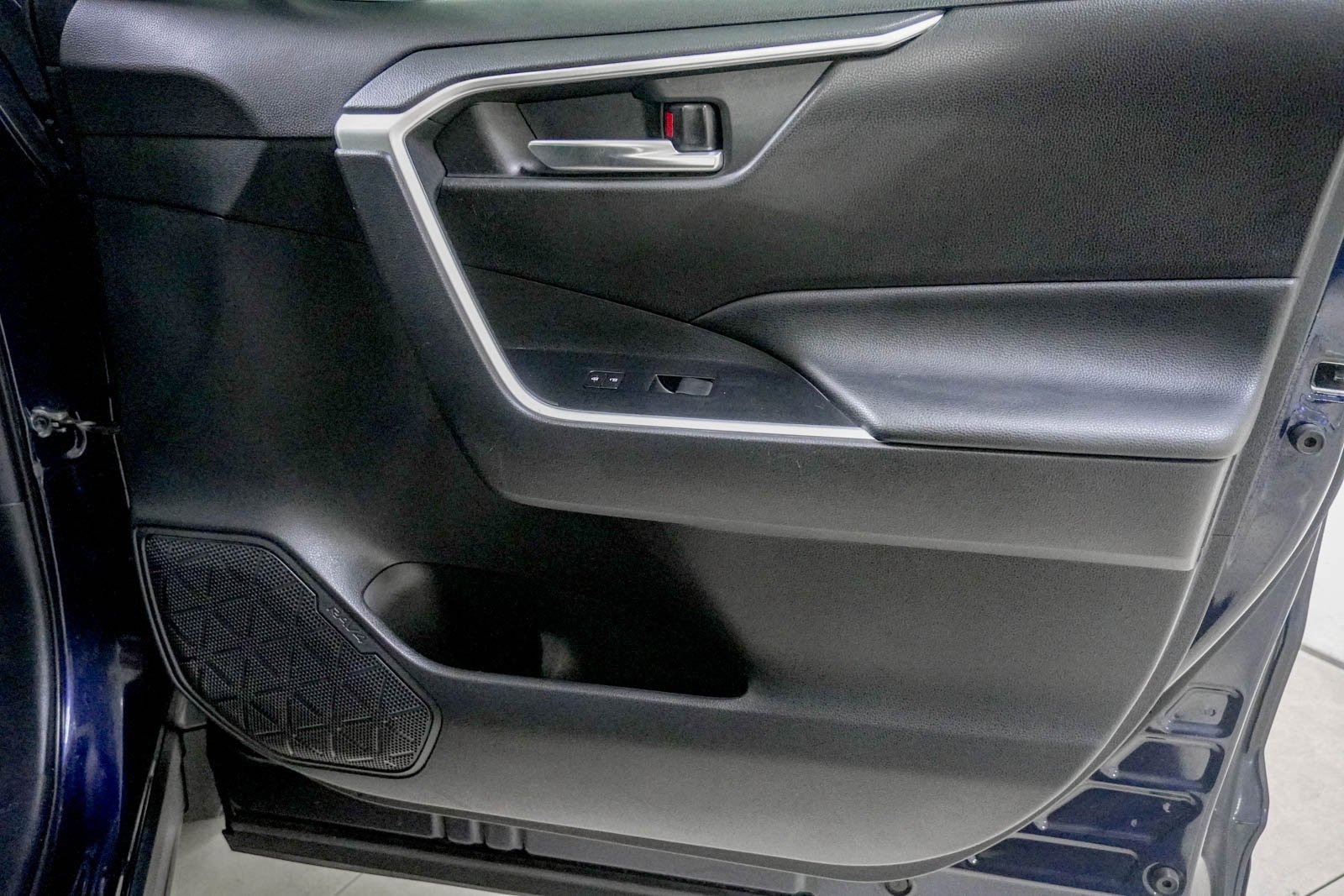 Used 2021 Toyota RAV4 XLE w/ XLE Grade Weather Package image 30