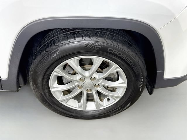 Used 2019 Jeep Cherokee Latitude w/ Popular Appearance Group FWD image 33