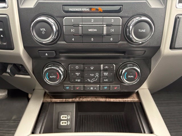 Used 2017 Ford F250 Lariat w/ Lariat Ultimate Package AWD/4WD image 34