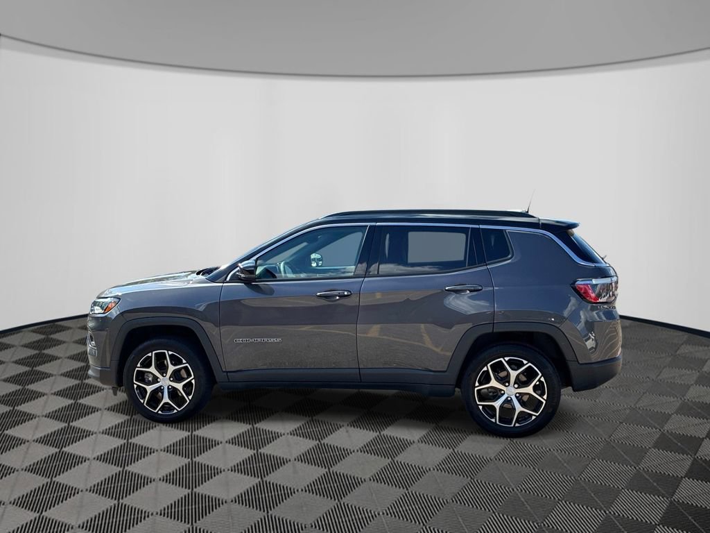Used 2024 Jeep Compass Limited w/ Sun and Sound Group AWD/4WD image 4