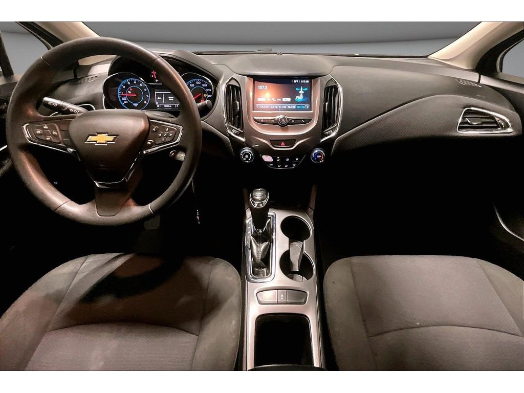 Used 2018 Chevrolet Cruze LT FWD image 17