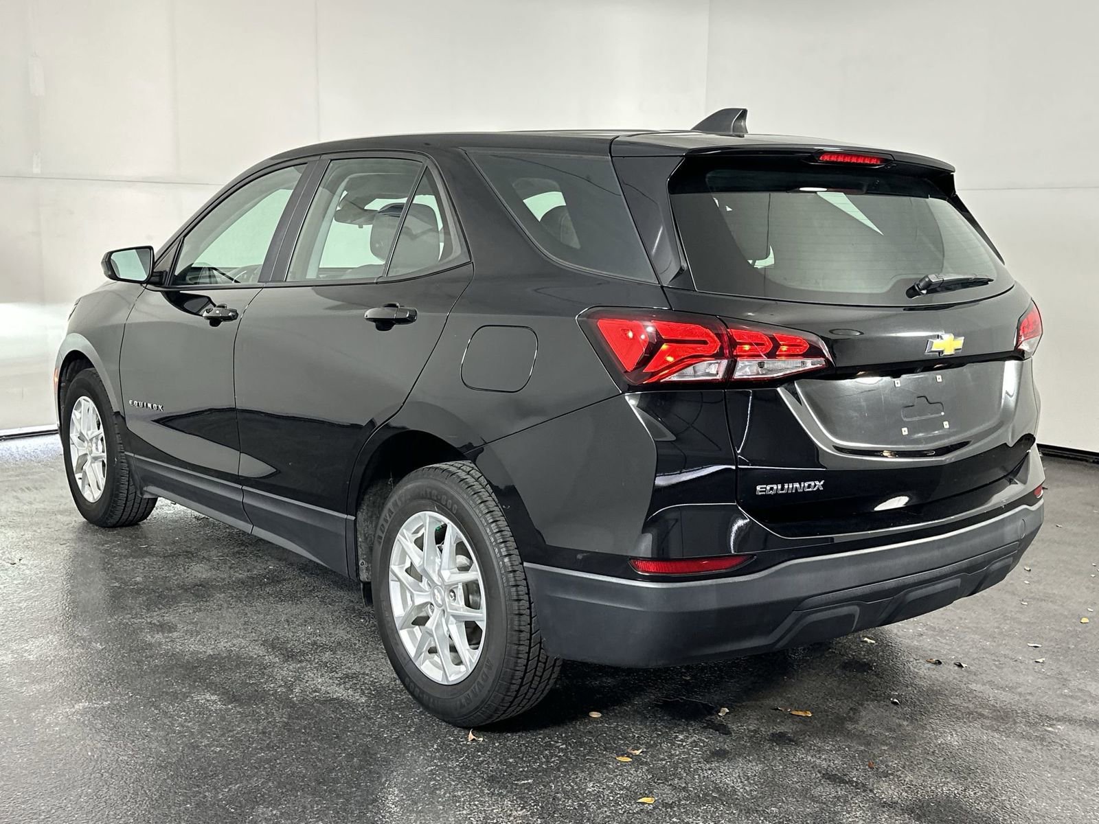 Used 2022 Chevrolet Equinox LS image 6