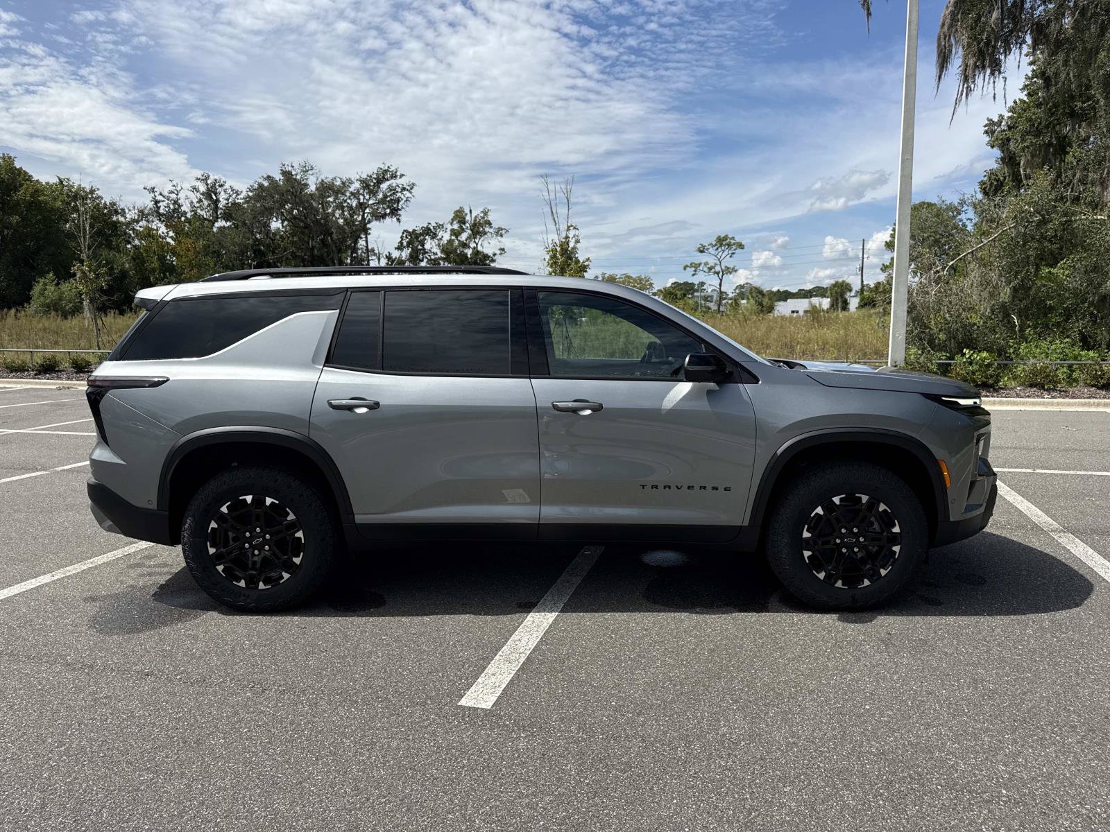 New 2027 Chevrolet Traverse Z71 w/ Enhanced Driving Package AWD/4WD image 2