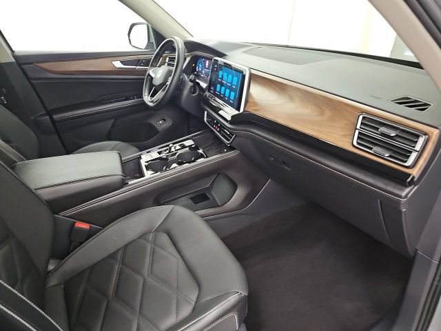 Used 2025 Volkswagen Atlas SE AWD/4WD image 39