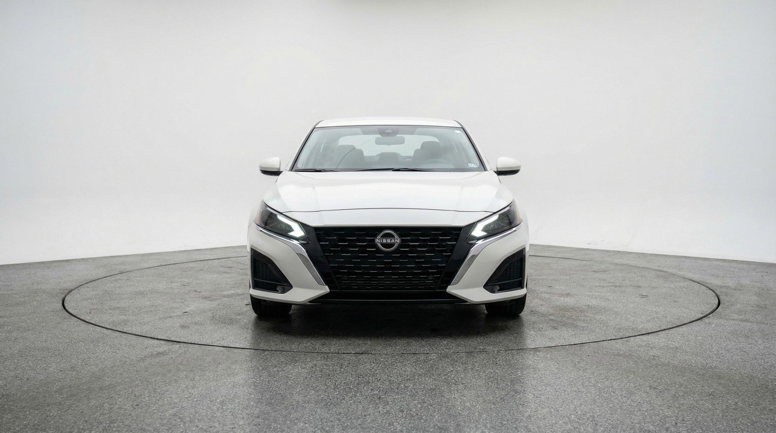Used 2025 Nissan Altima 2.5 SV FWD image 2
