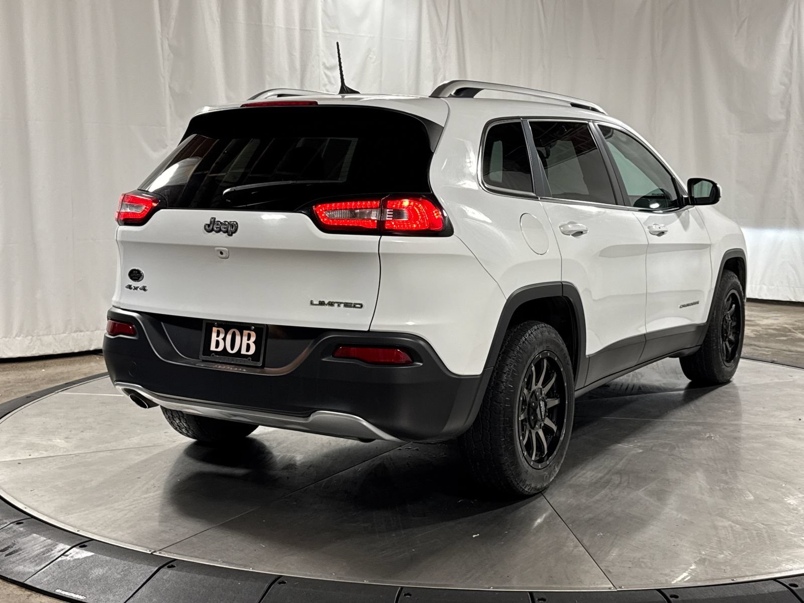 Used 2017 Jeep Cherokee Limited AWD/4WD image 13
