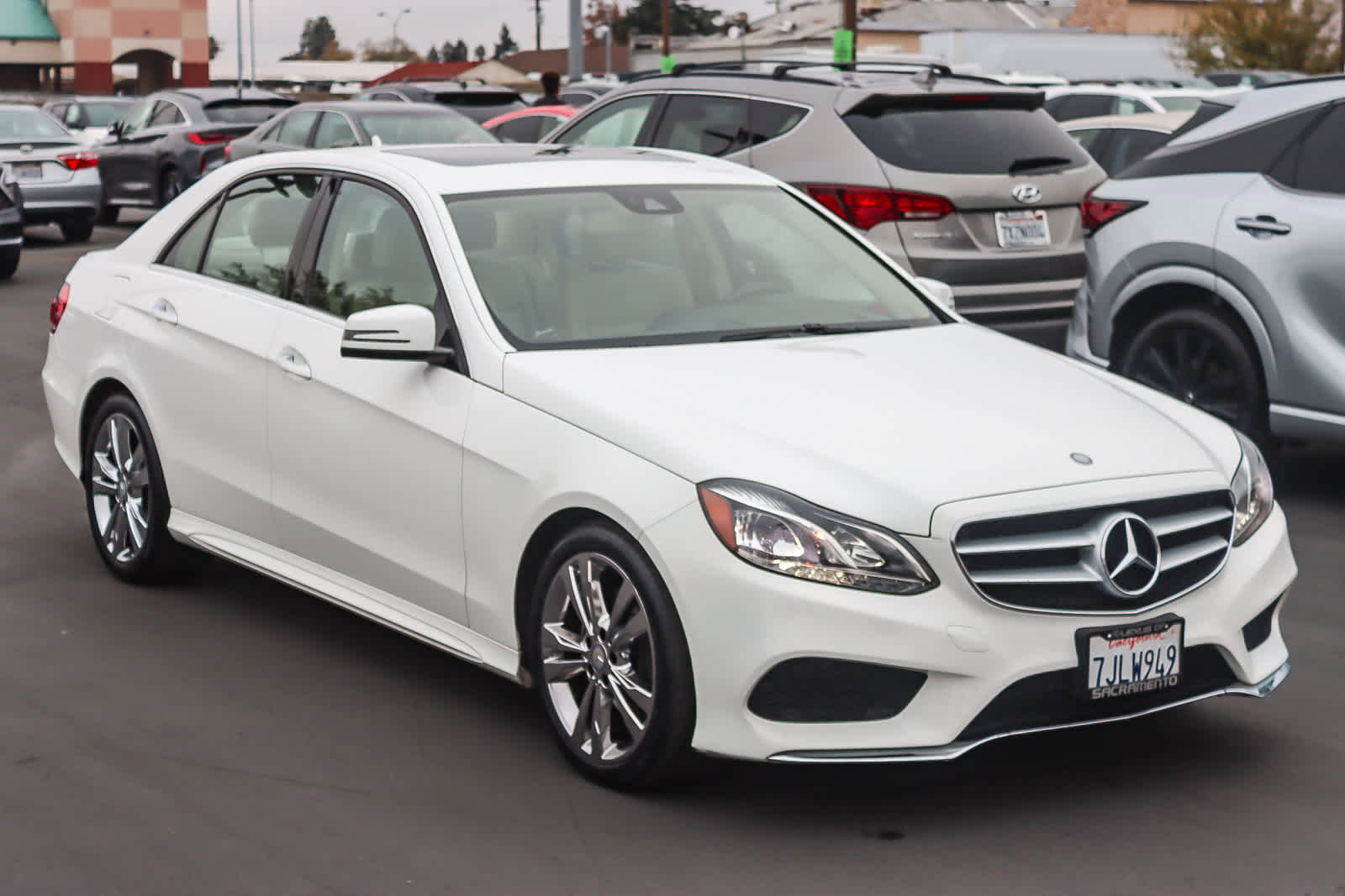 Used 2014 Mercedes-Benz E 350 4MATIC Sedan image 5