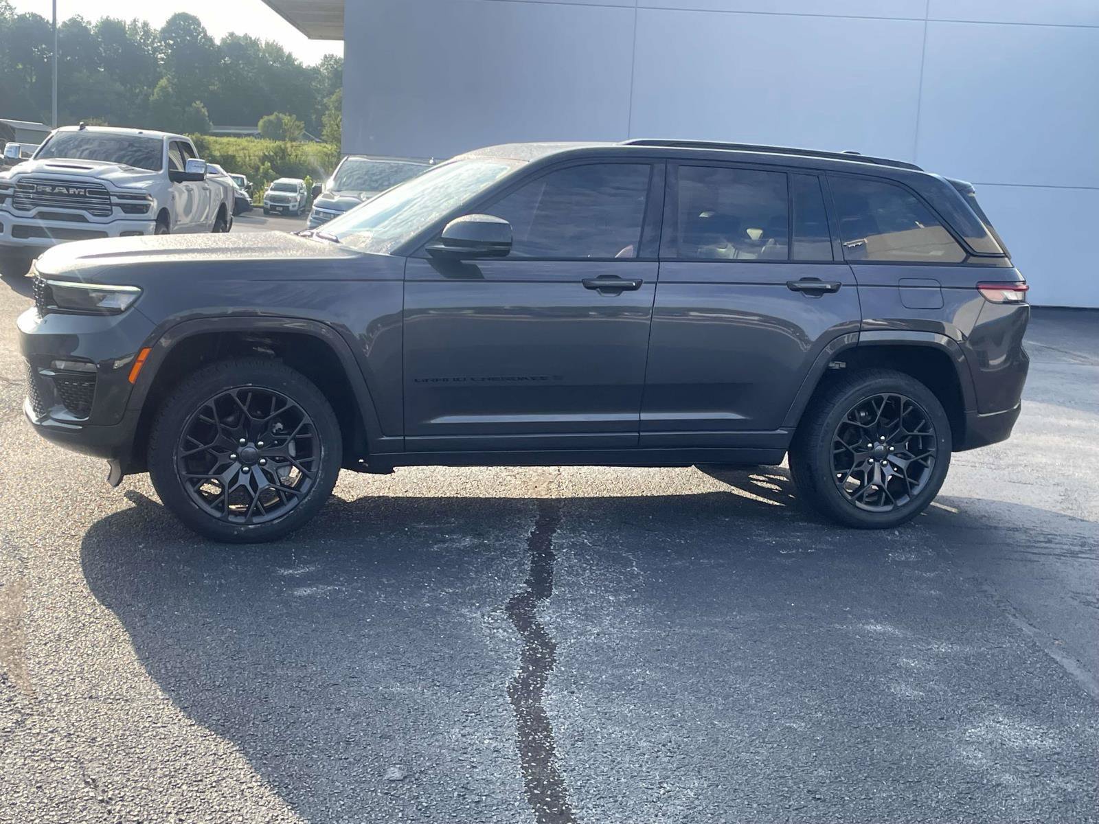 Certified 2025 Jeep Grand Cherokee Summit w/ Obsidian Package AWD/4WD image 11