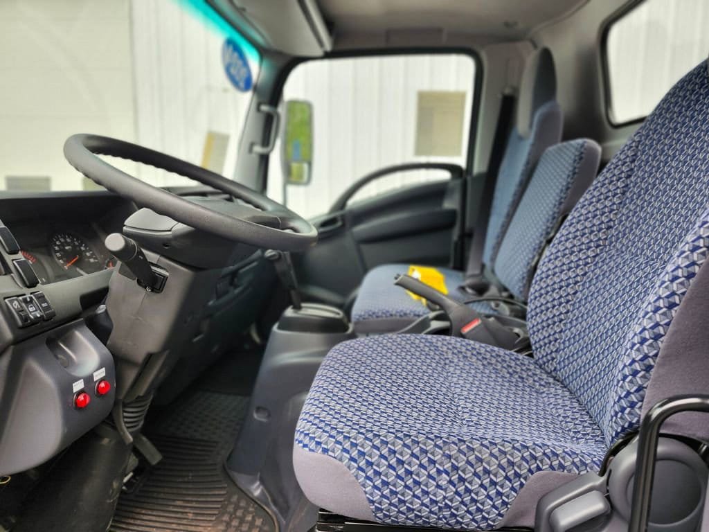 Used 2024 Isuzu NPR RWD image 11