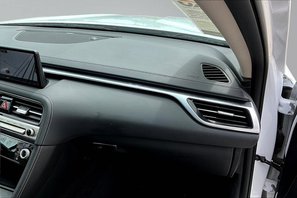 Used 2025 Genesis G70 2.5T RWD image 27