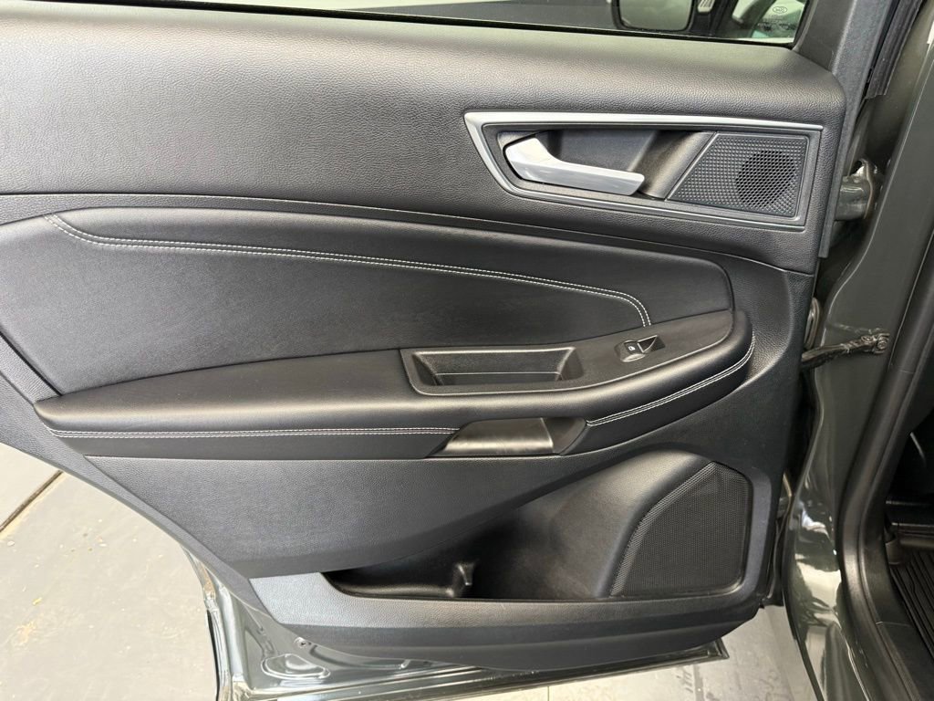 Used 2022 Ford Edge Titanium AWD/4WD image 47