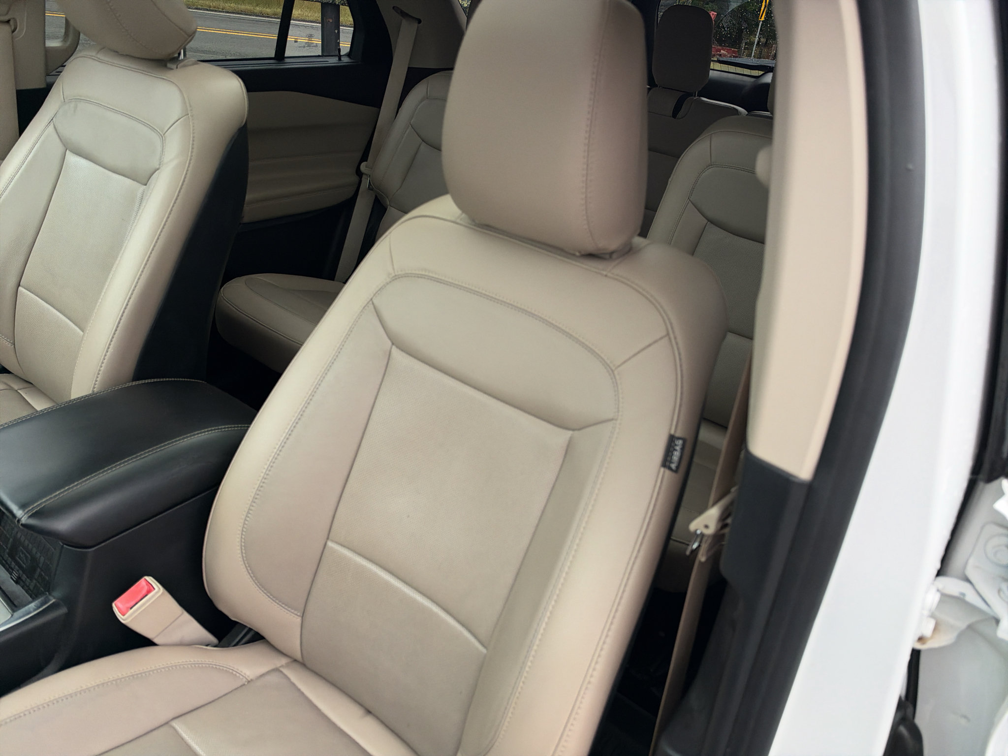 Used 2020 Ford Explorer Limited RWD image 17