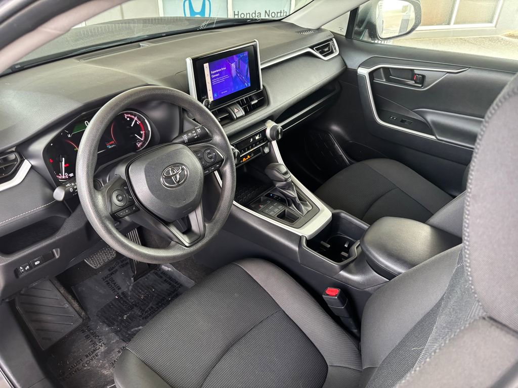 Used 2024 Toyota RAV4 LE image 9