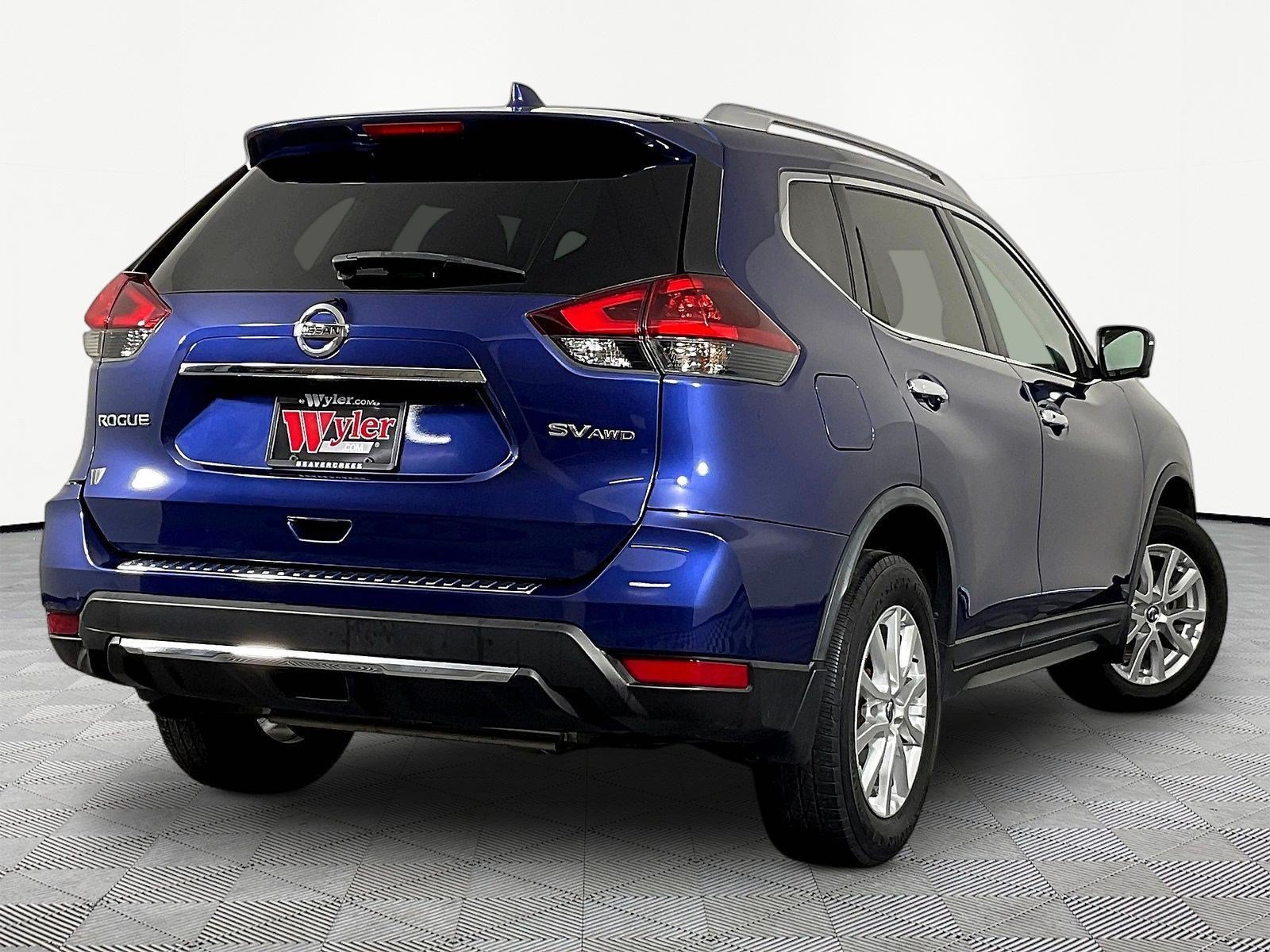 Used 2018 Nissan Rogue SV w/ Premium Package AWD/4WD image 6