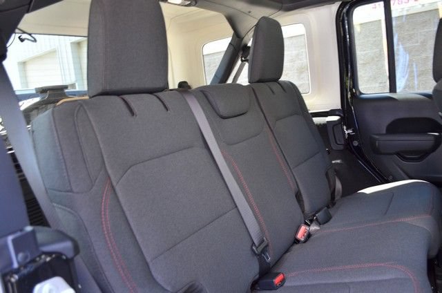 New 2026 Jeep Wrangler Unlimited Rubicon AWD/4WD image 32