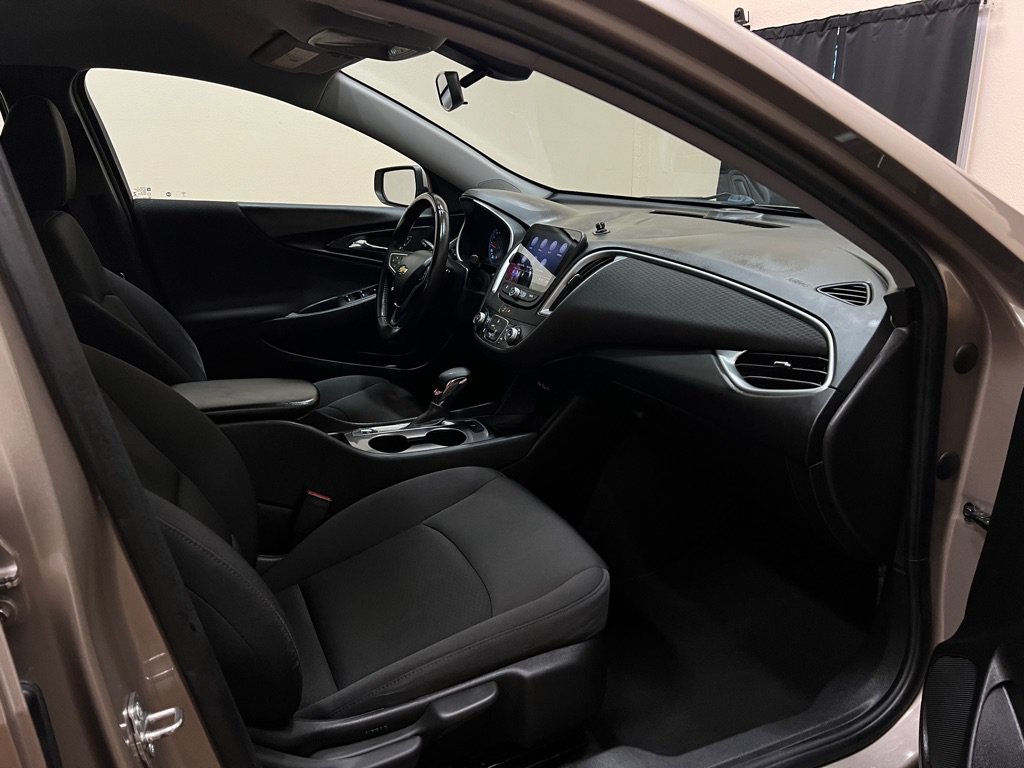 Used 2022 Chevrolet Malibu RS FWD image 25