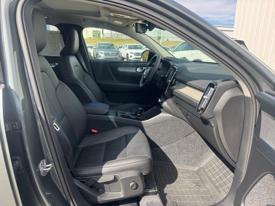 New 2026 Volvo XC40 B4 Core w/ Protection Package Premier FWD image 26
