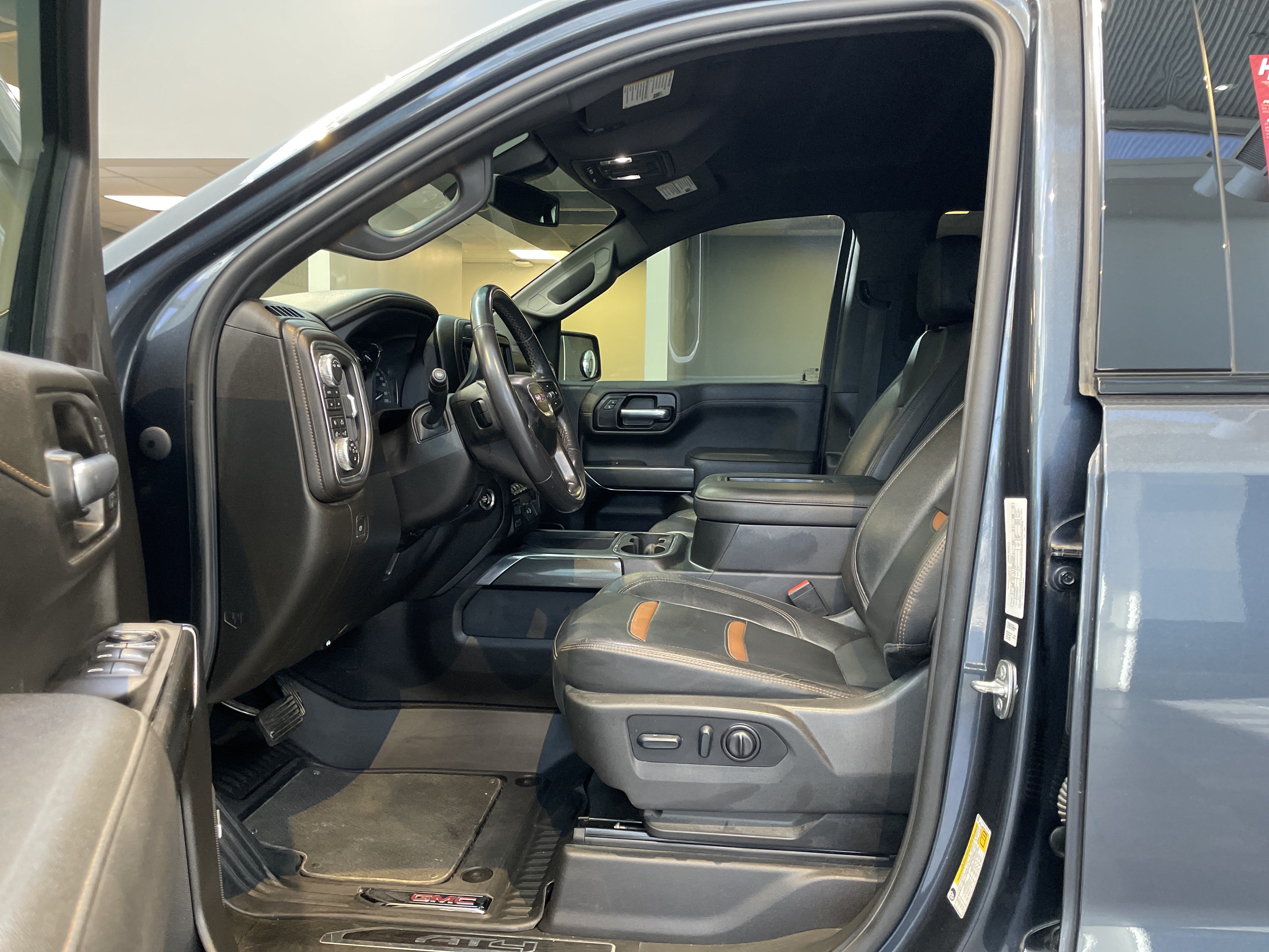 Used 2022 GMC Sierra 1500 AT4 w/ AT4 Preferred Package AWD/4WD image 17