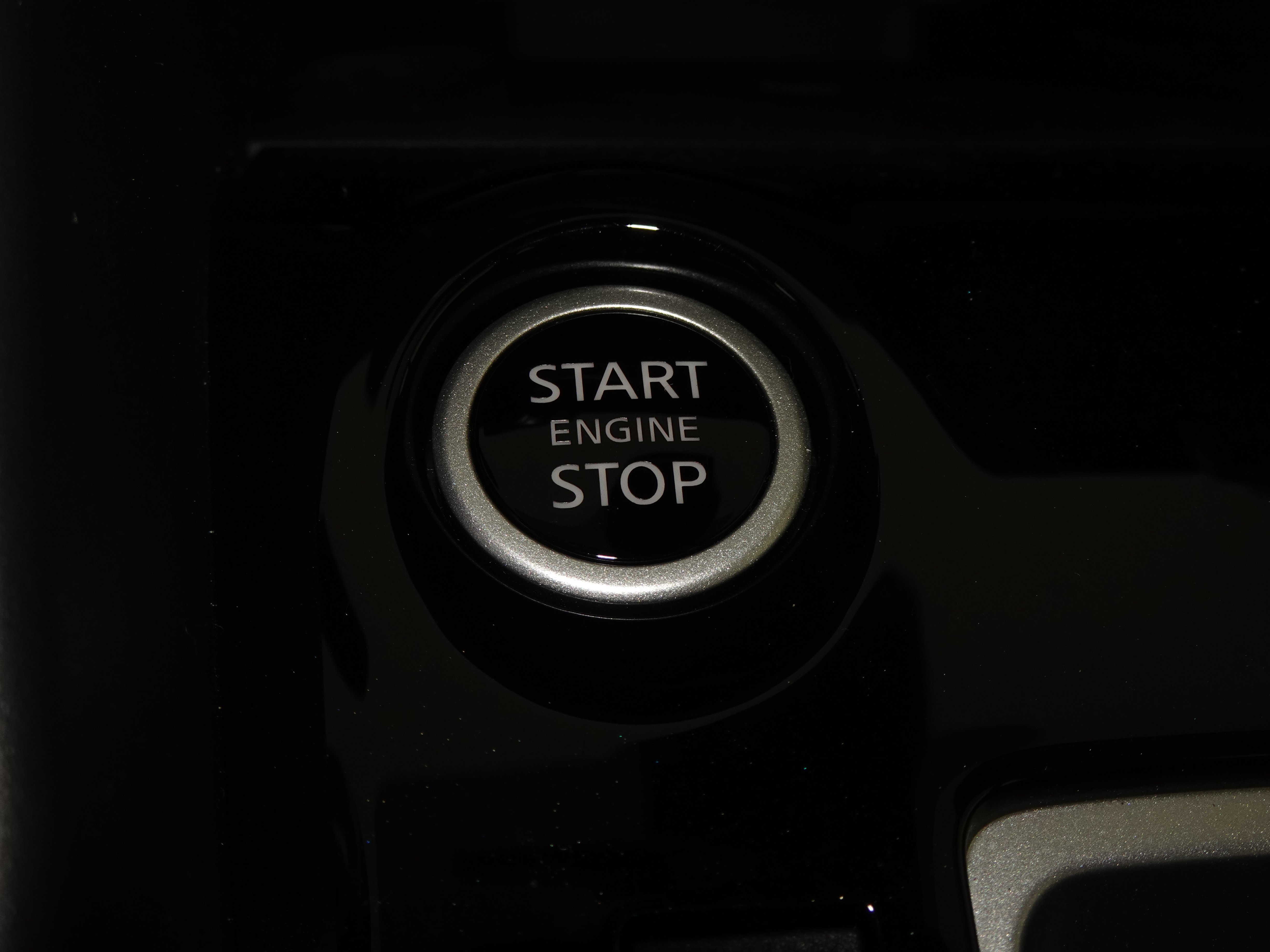 New 2025 Nissan Versa SR w/ Trunk Package image 28