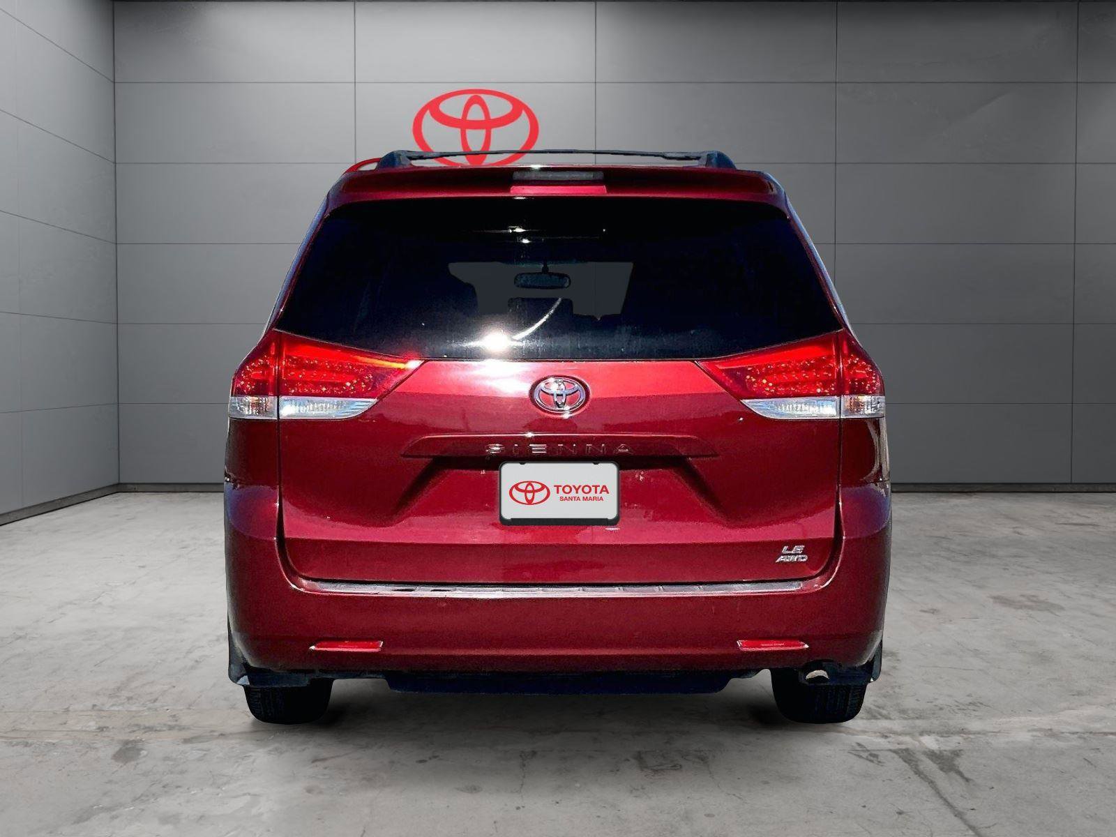 Used 2013 Toyota Sienna LE w/ Towing Pkg image 4