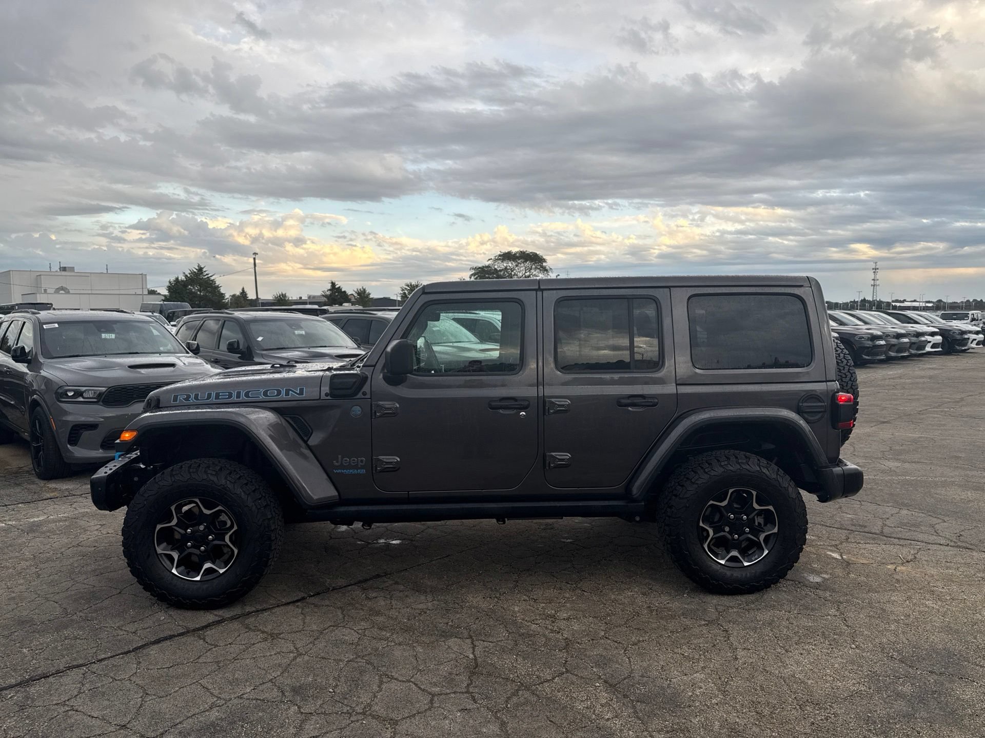 Used 2021 Jeep Wrangler Unlimited Rubicon 4xe w/ Steel Bumper Group AWD/4WD image 9