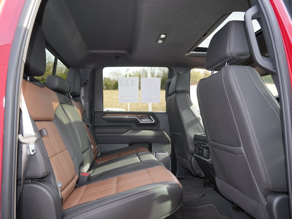 Used 2025 Chevrolet Silverado 3500 High Country w/ High Country Premium Package AWD/4WD image 29