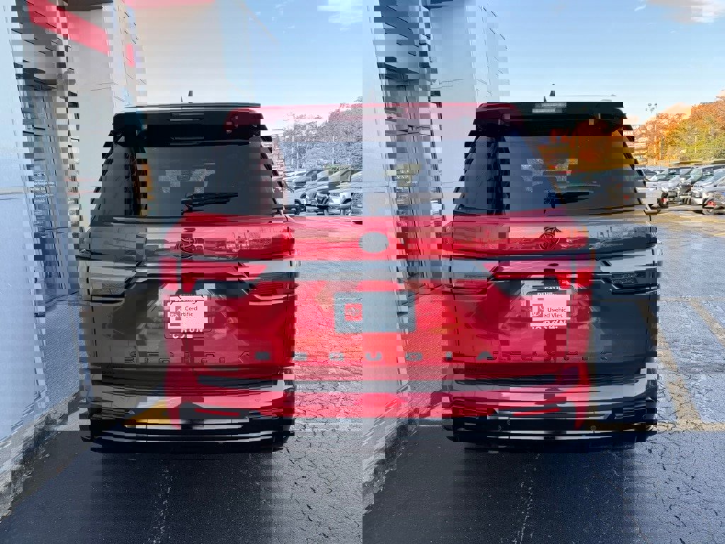 Used 2024 Toyota Sequoia Platinum image 6