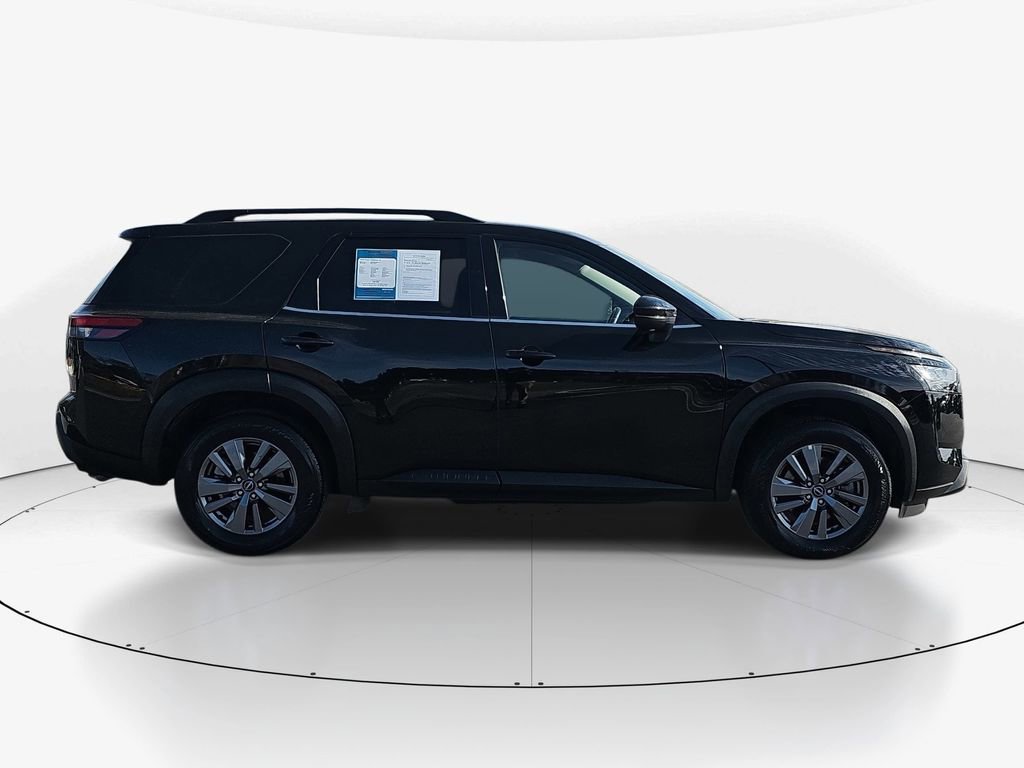Used 2025 Nissan Pathfinder SV image 4