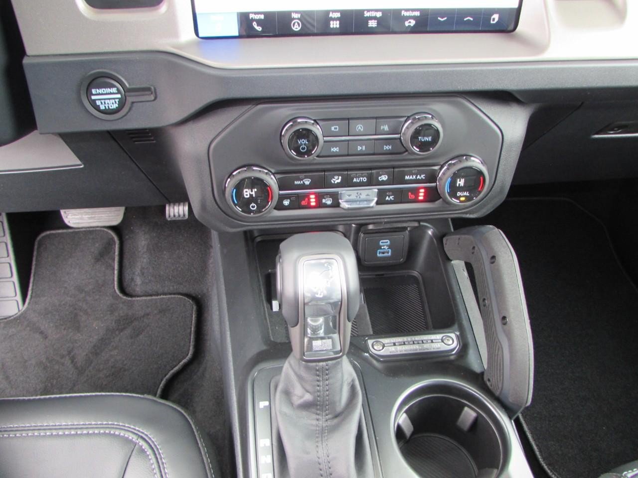 New 2025 Ford Bronco Outer Banks w/ Sasquatch Package AWD/4WD image 20