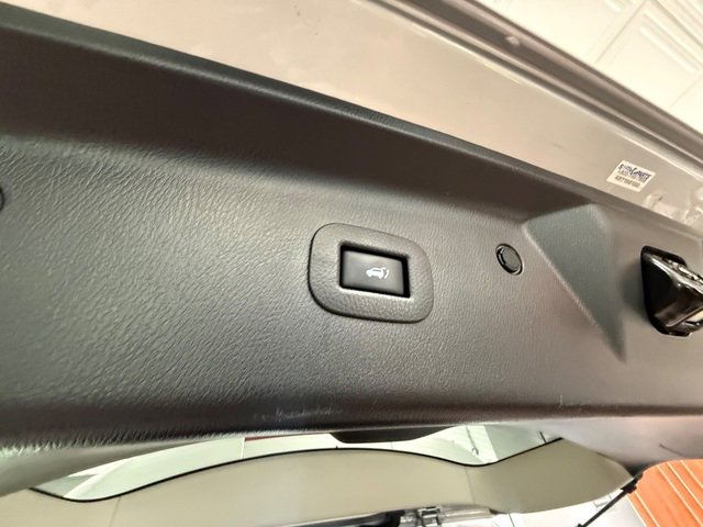 Used 2013 INFINITI QX56 4WD w/ Deluxe Touring Pkg image 14
