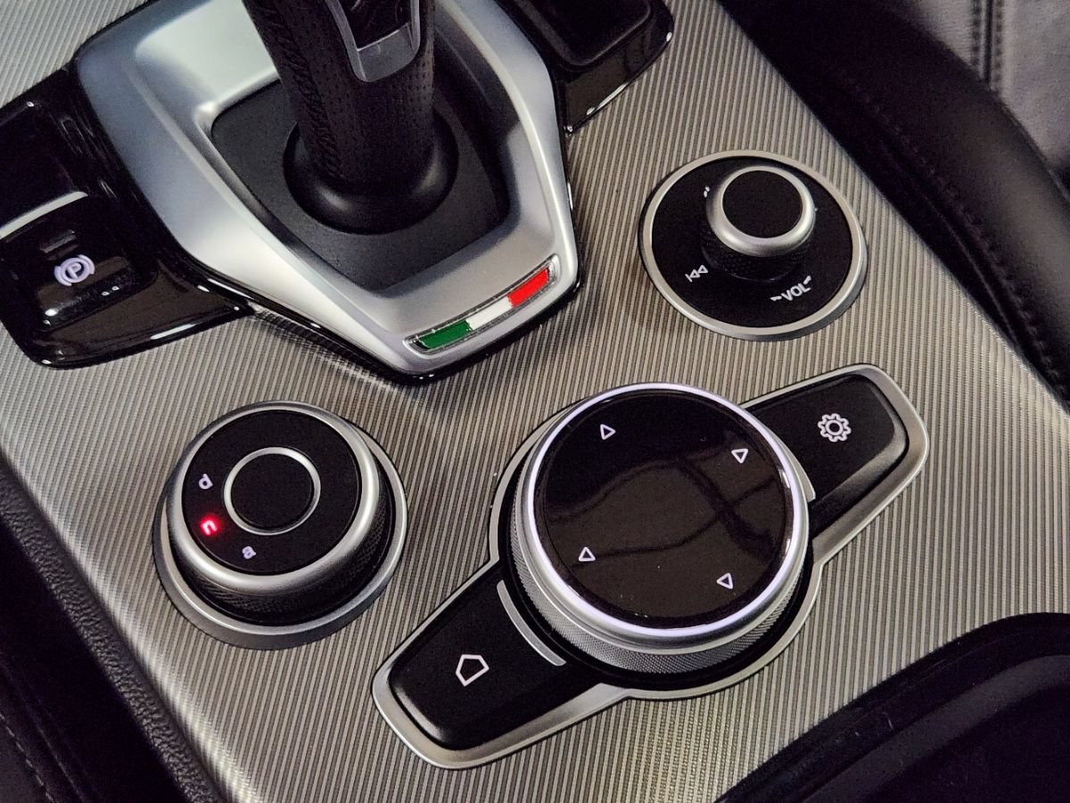 Used 2024 Alfa Romeo Stelvio Veloce AWD/4WD image 27