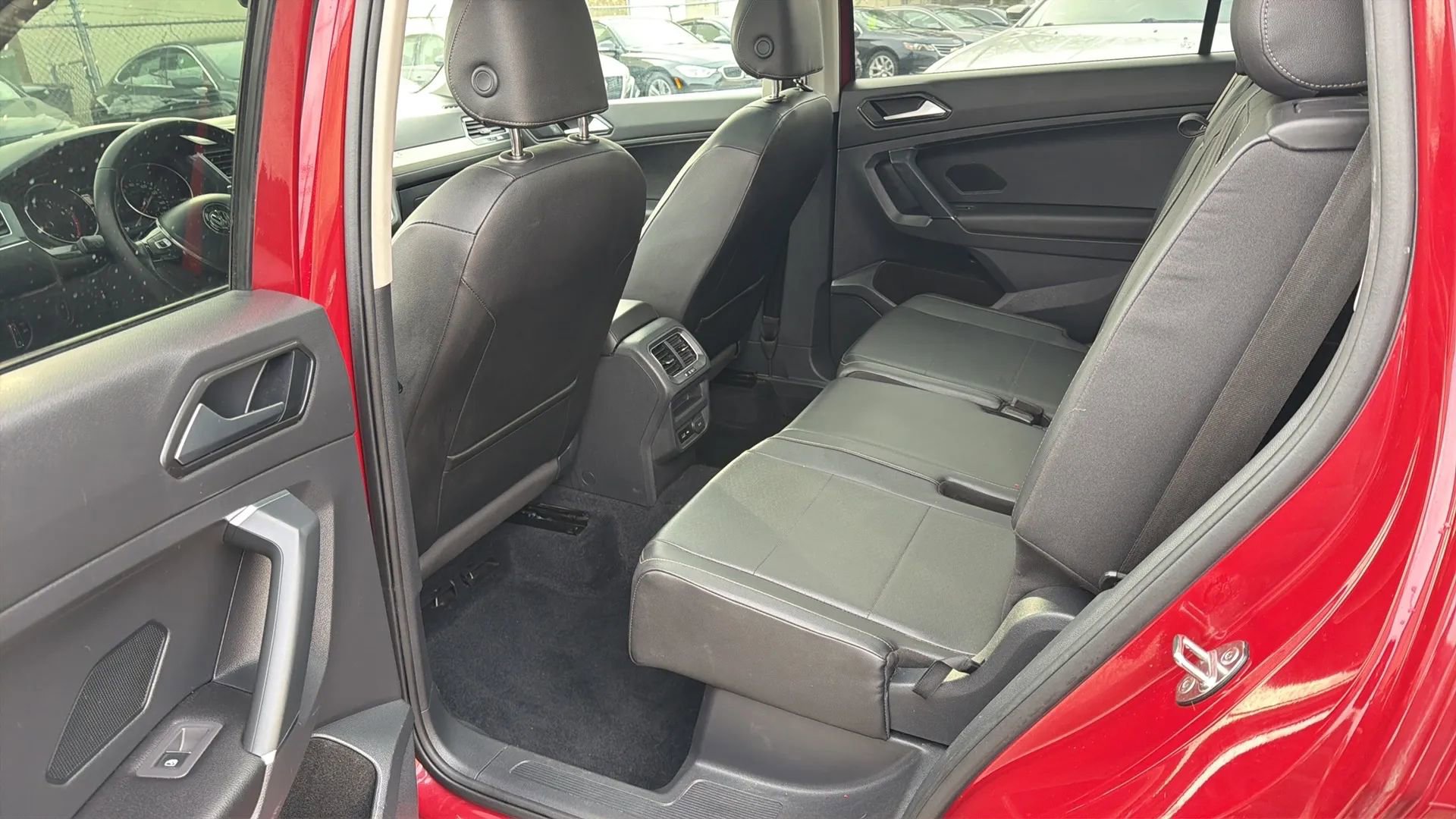 Used 2018 Volkswagen Tiguan SEL FWD image 25