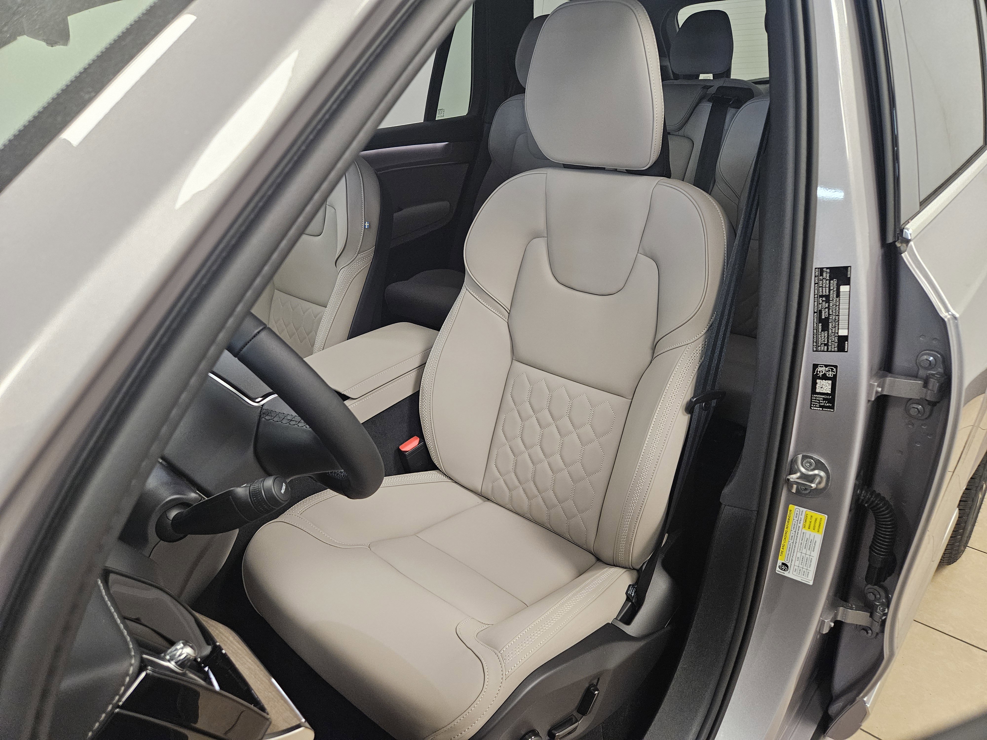 New 2026 Volvo XC90 B6 Plus w/ Protection Package Premier image 42