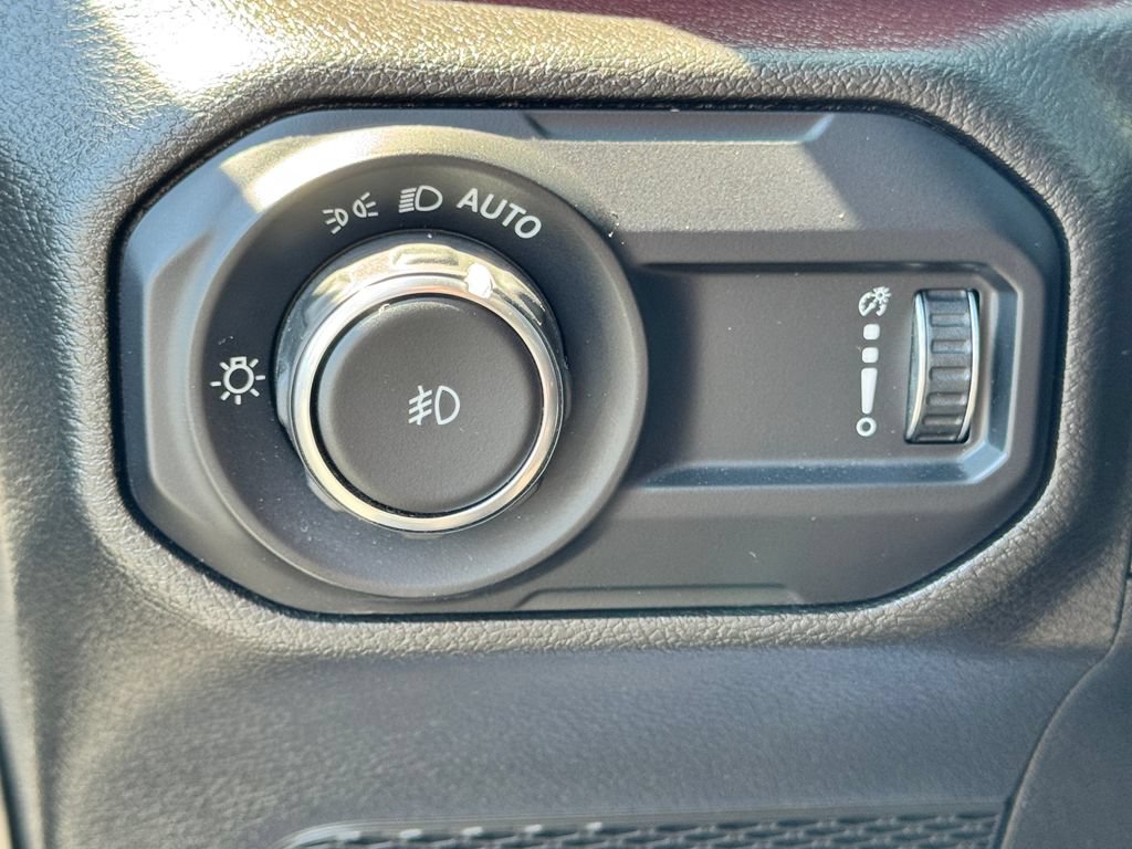 Used 2023 Jeep Wrangler Rubicon AWD/4WD image 30