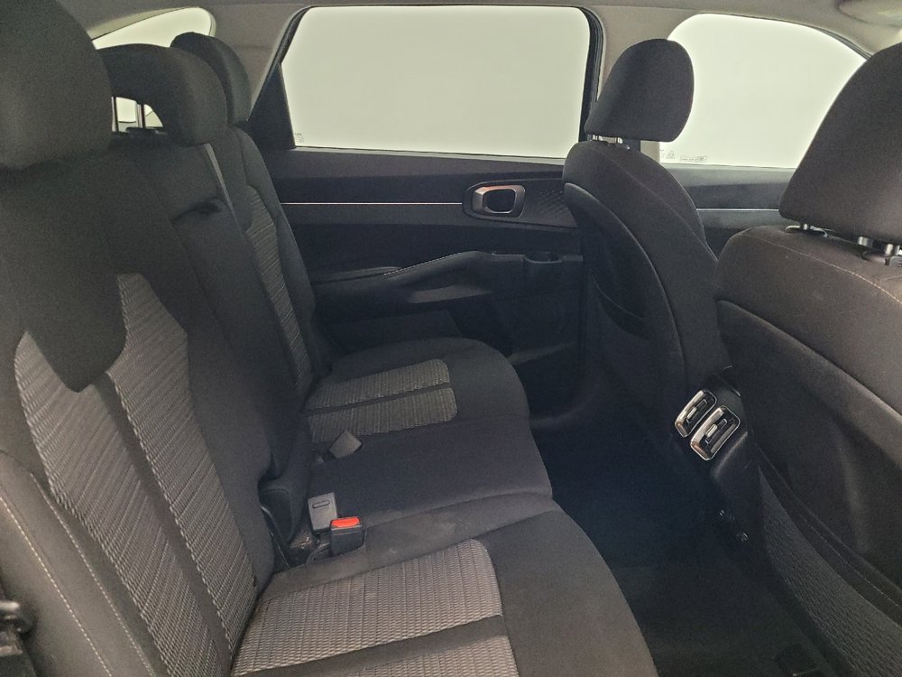 Used 2023 Kia Sorento LX image 19