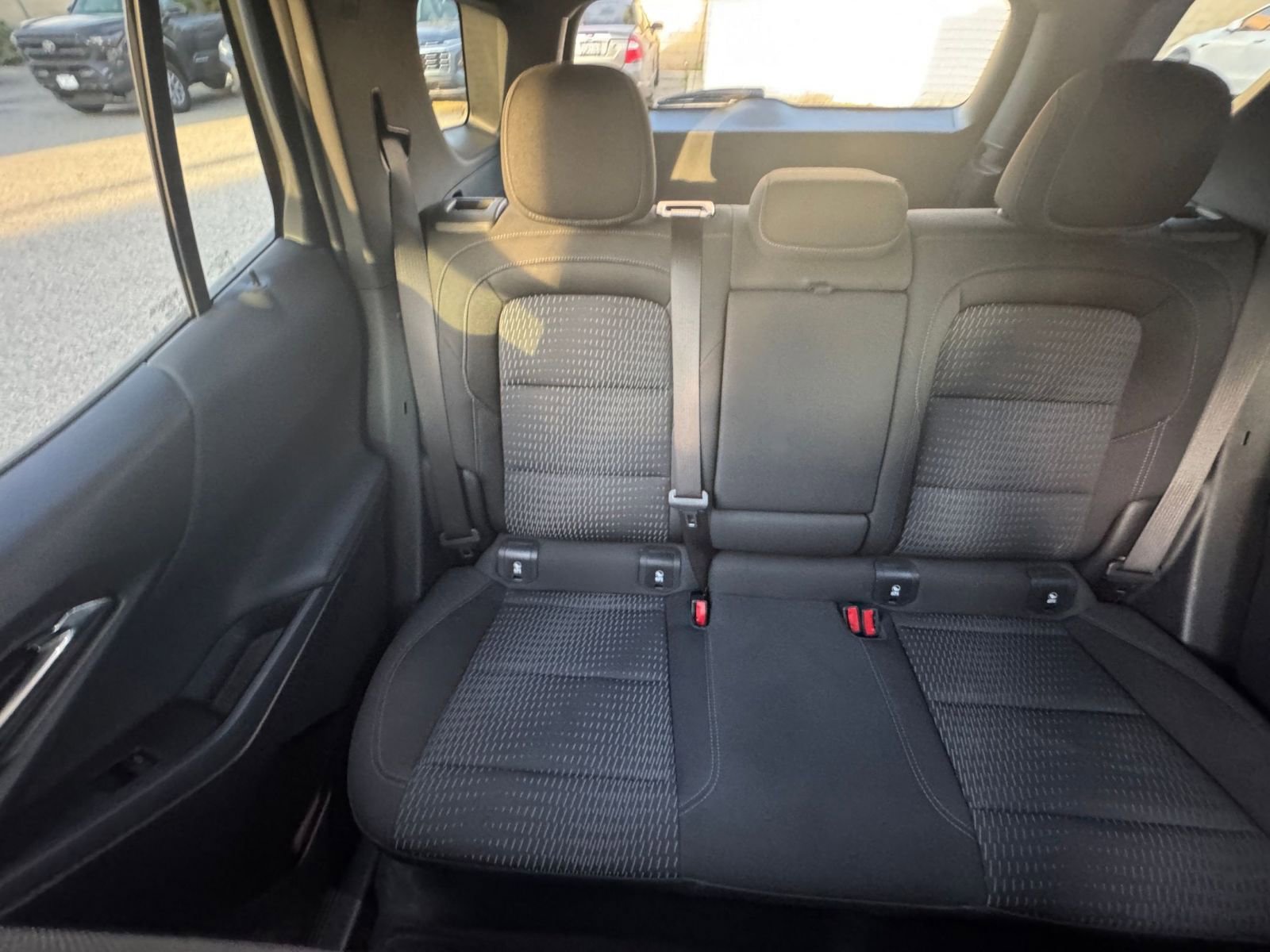 Used 2025 Chevrolet Equinox LT image 38