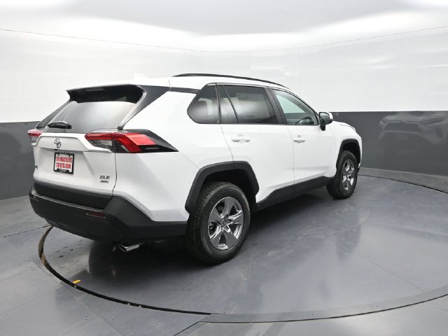 Used 2025 Toyota RAV4 XLE AWD/4WD image 8