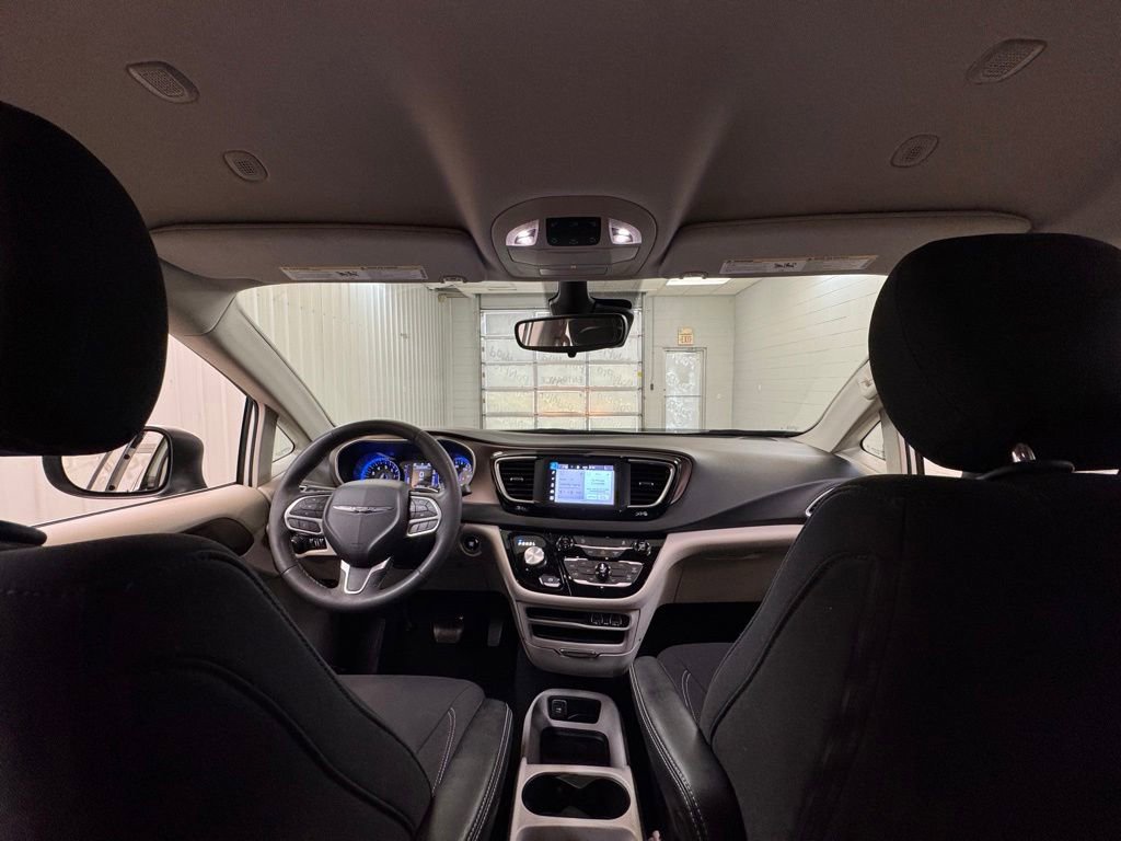 Used 2023 Chrysler Voyager LX FWD image 16