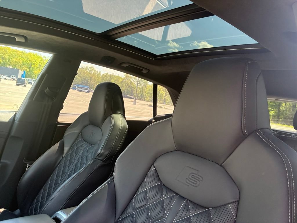 Used 2021 Audi SQ8 Prestige AWD/4WD image 12