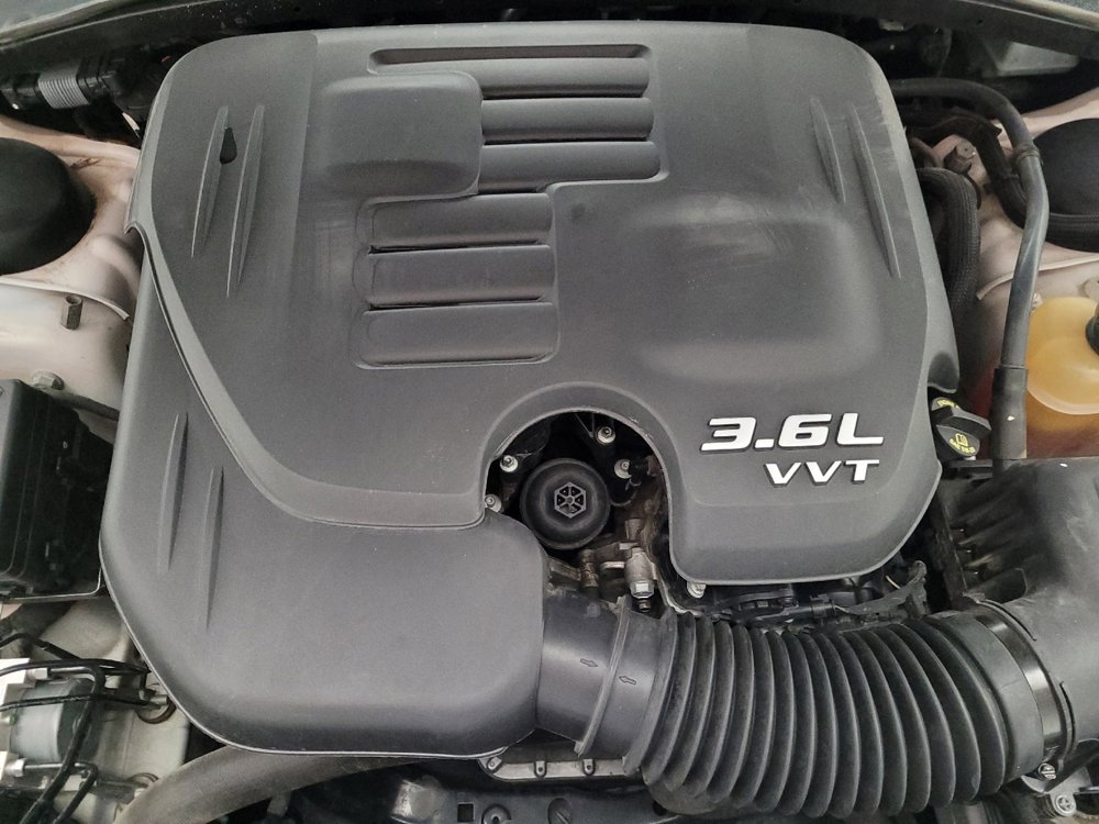 Used 2017 Chrysler 300 Limited image 30