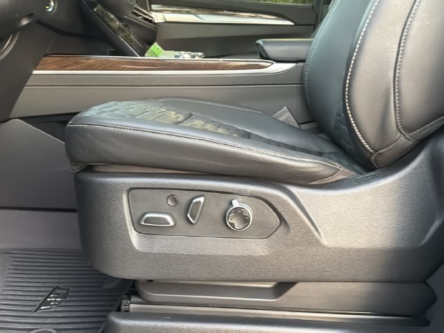 Used 2025 Cadillac Escalade Sport Platinum w/ LPO, ONYX Package AWD/4WD image 23