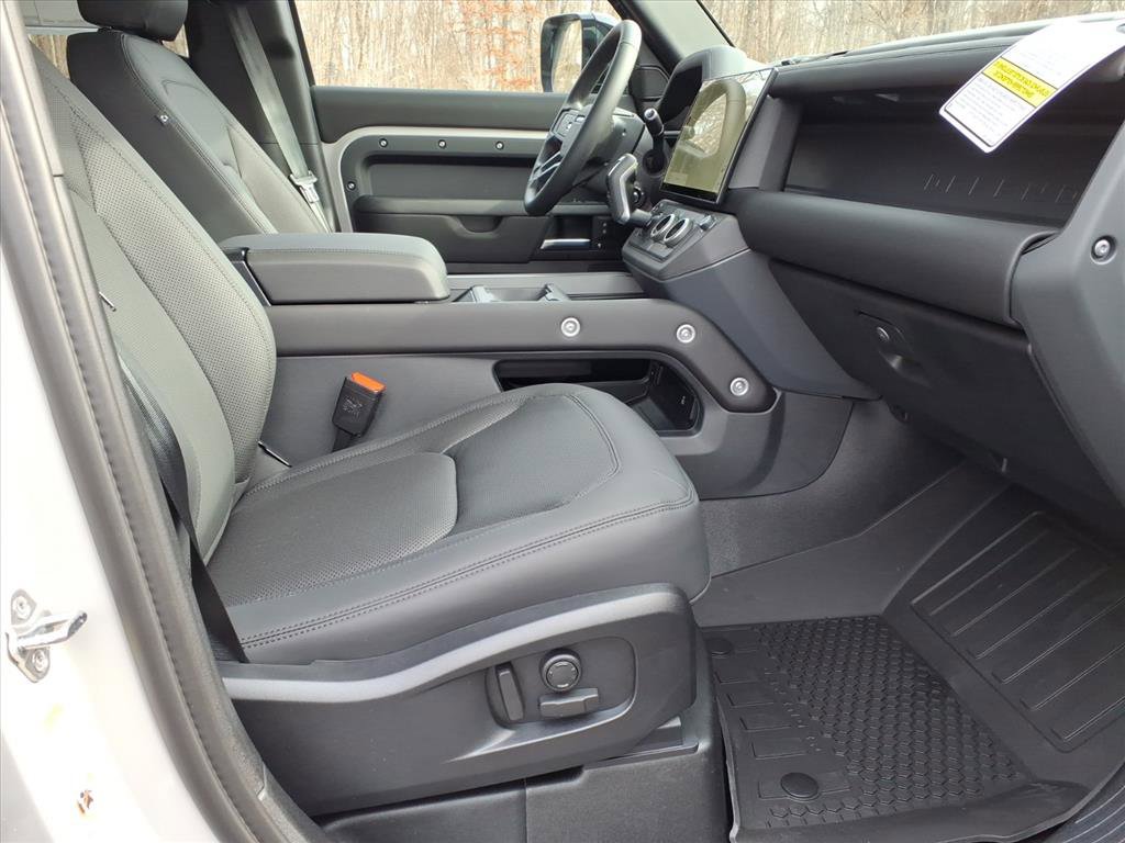 New 2026 Land Rover Defender 110 X-Dynamic SE image 3