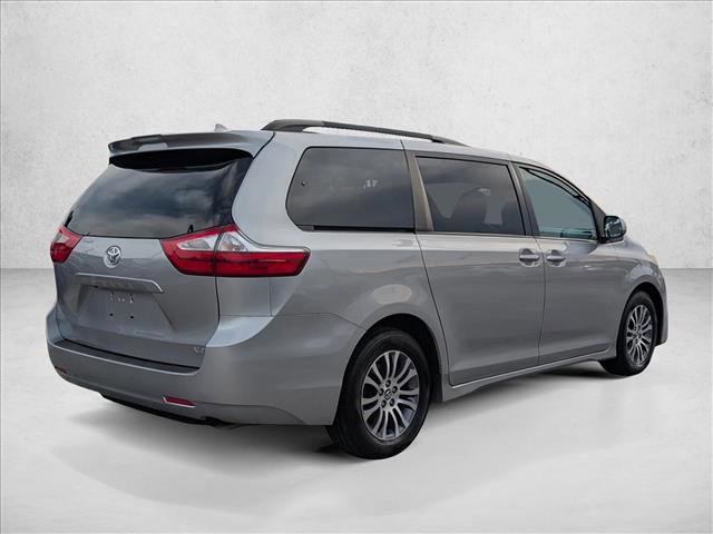Used 2018 Toyota Sienna XLE image 5